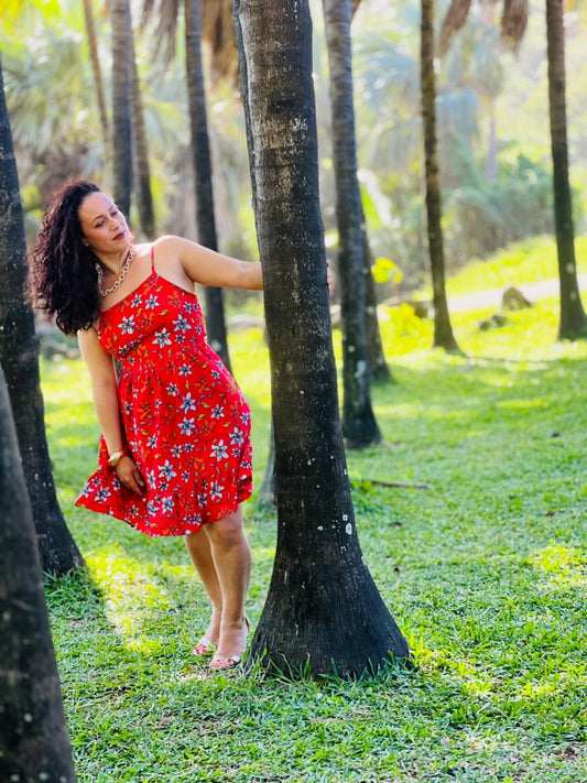 Robe rouge fleuri